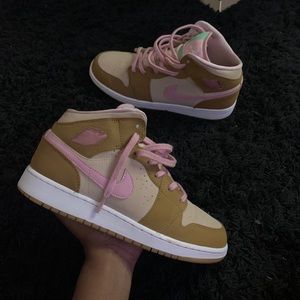 Jordan 1 Lola bunny Hares